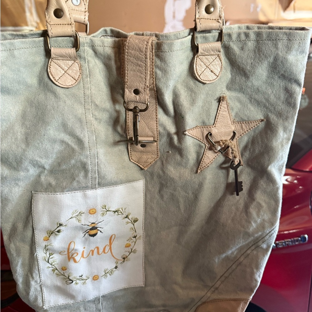 Stylish Brown Striped Tote Bag - Picture 3 of 7